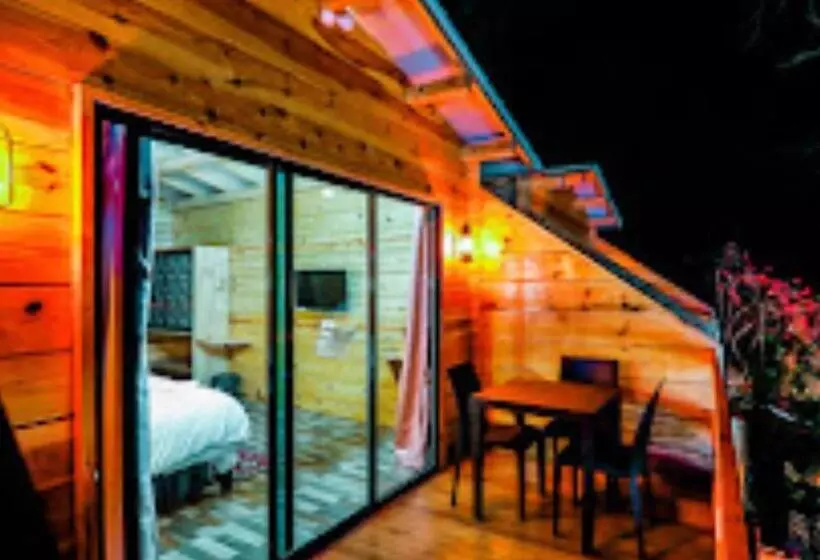 Hotelli Kaas Woods Resort, Satara