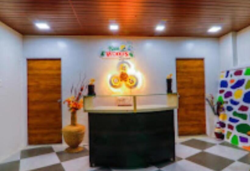 Отель Kaas Woods Resort, Satara