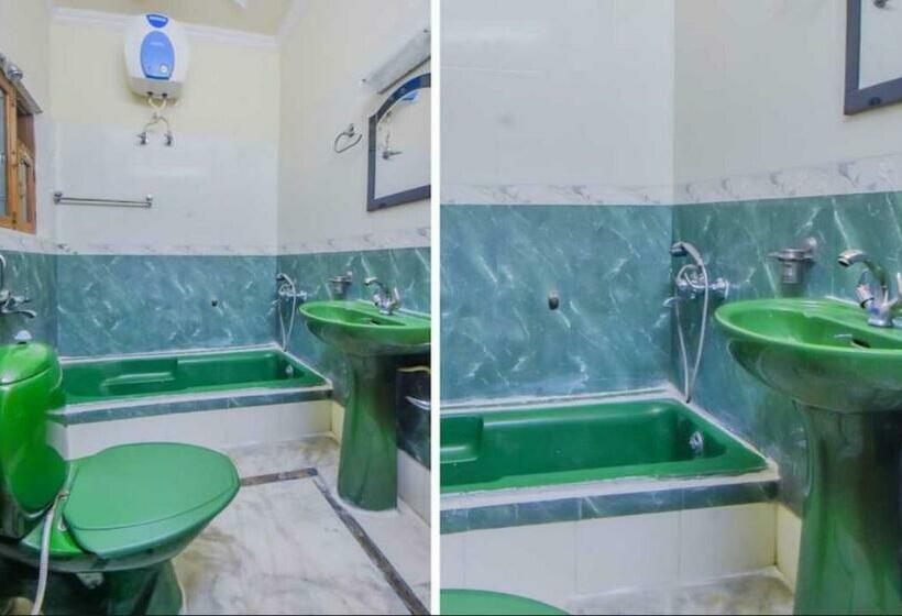 Hotelli Pop Radhe Oyo