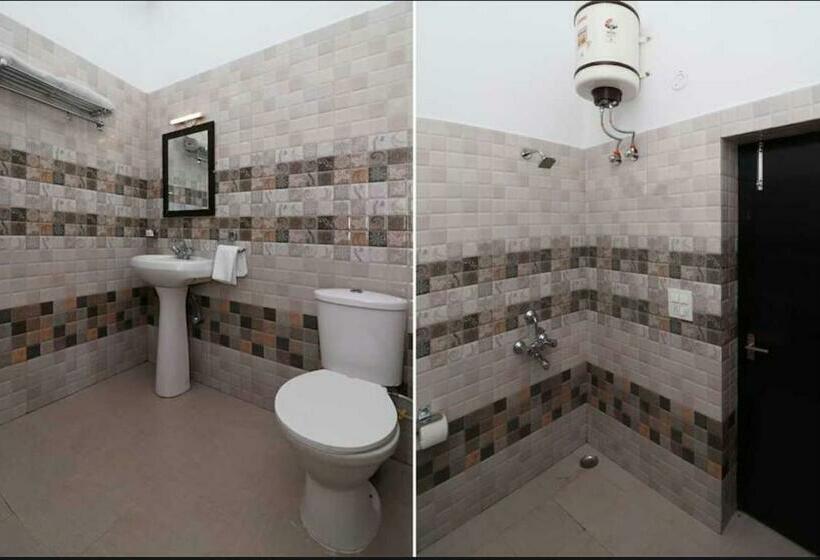 Hotelli Pop Radhe Oyo