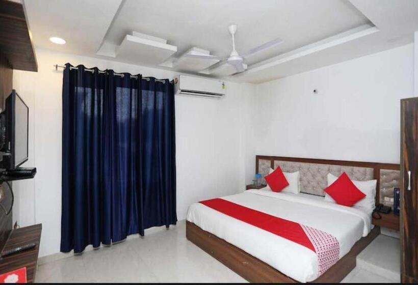 Hotelli Pop Radhe Oyo