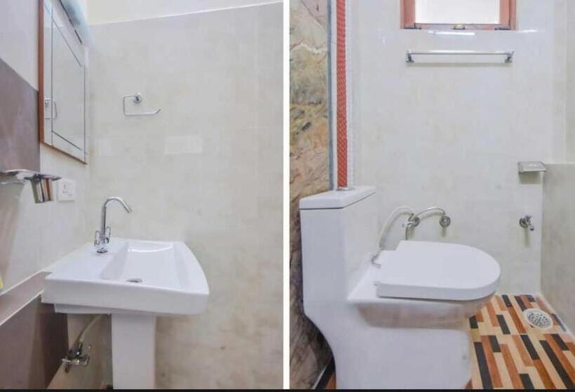 Hotelli Pop Radhe Oyo