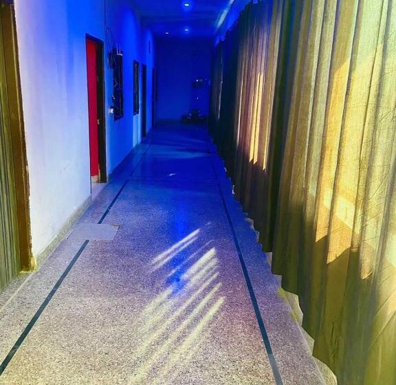 Hotelli Pop Radhe Oyo