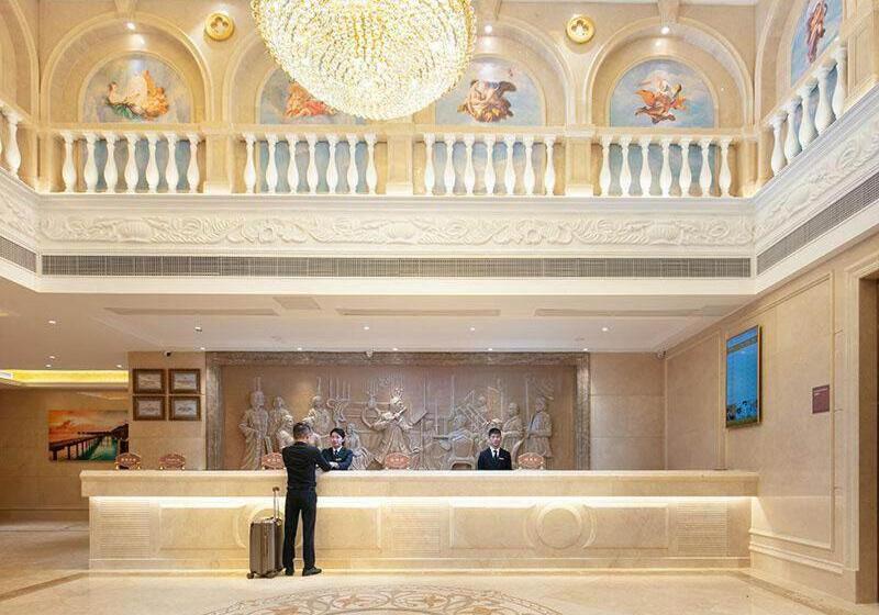 Vienna Hotel Hunan Shaoyang Longhui Bus Station