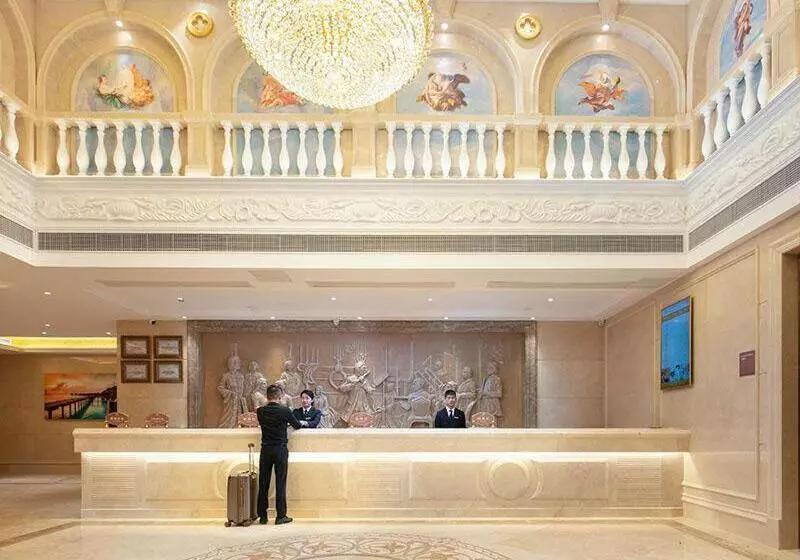 Vienna Hotel Hunan Shaoyang Longhui Bus Station