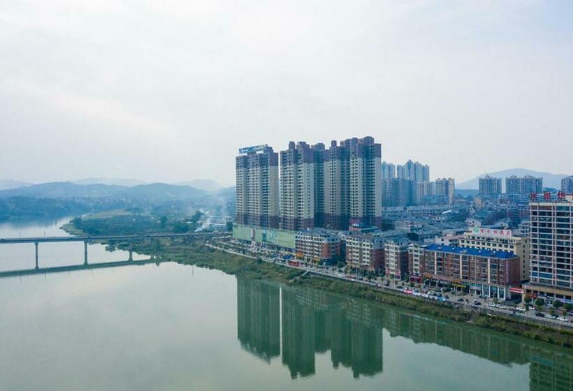Vienna Hotel Hunan Shaoyang Longhui Bus Station