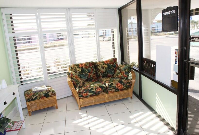 Holiday Shores Beach Club