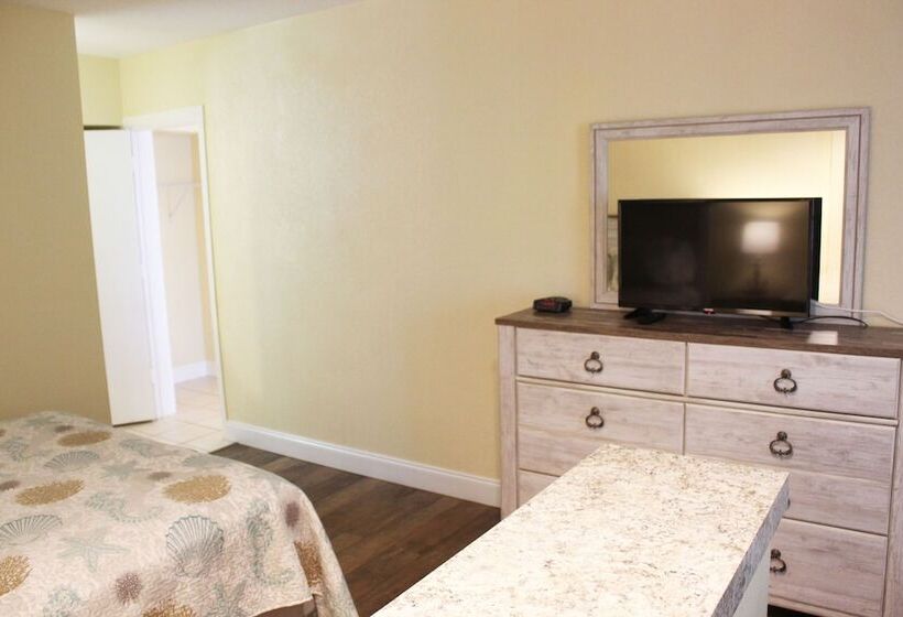 Holiday Shores Beach Club