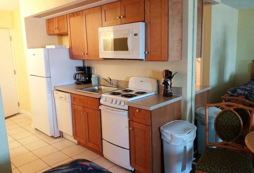 Holiday Shores Beach Club