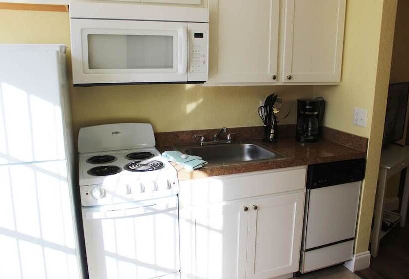 Holiday Shores Beach Club