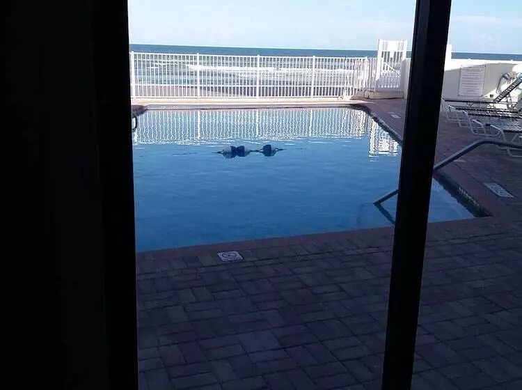 Holiday Shores Beach Club