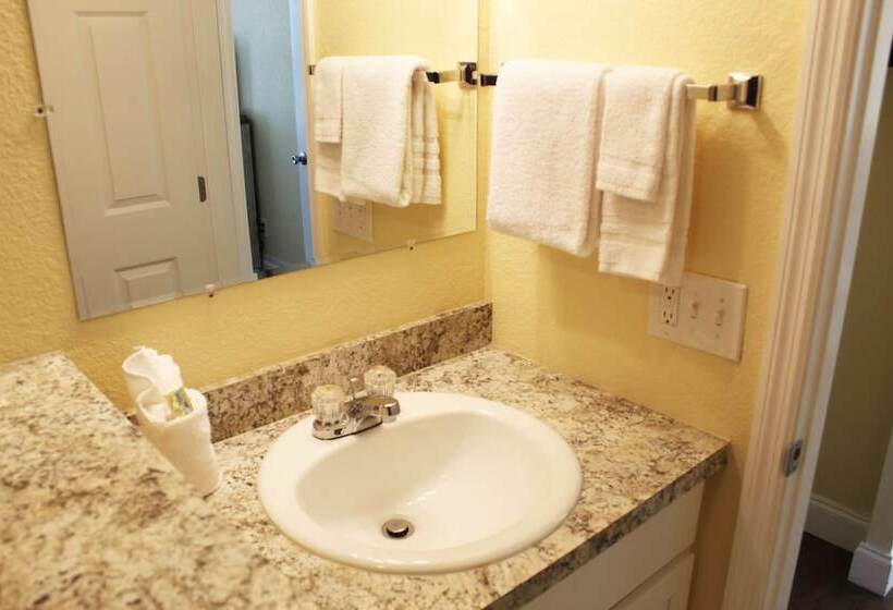 Holiday Shores Beach Club