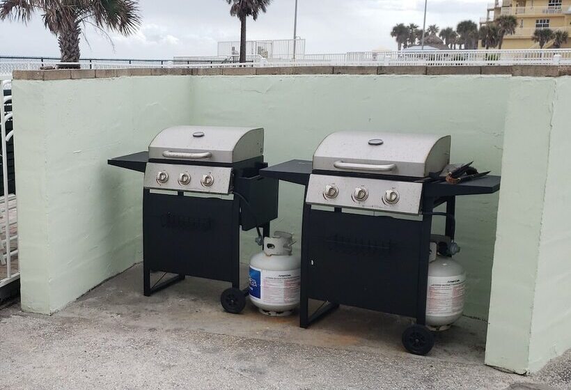 Holiday Shores Beach Club