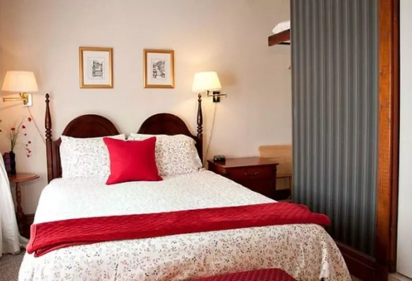 Homestead House B&b