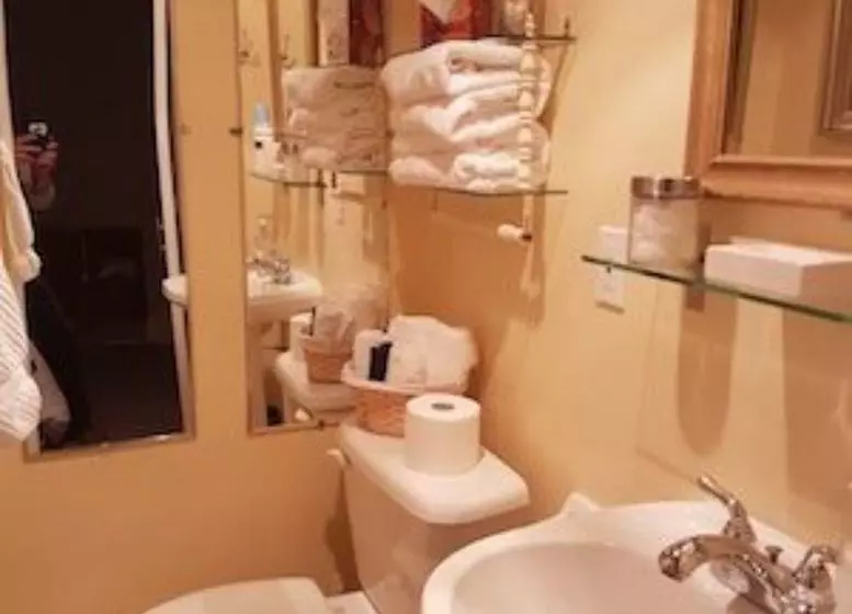 Homestead House B&b