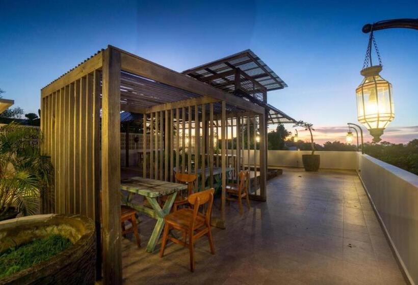 בית מלון כפרי Hola Seminyak