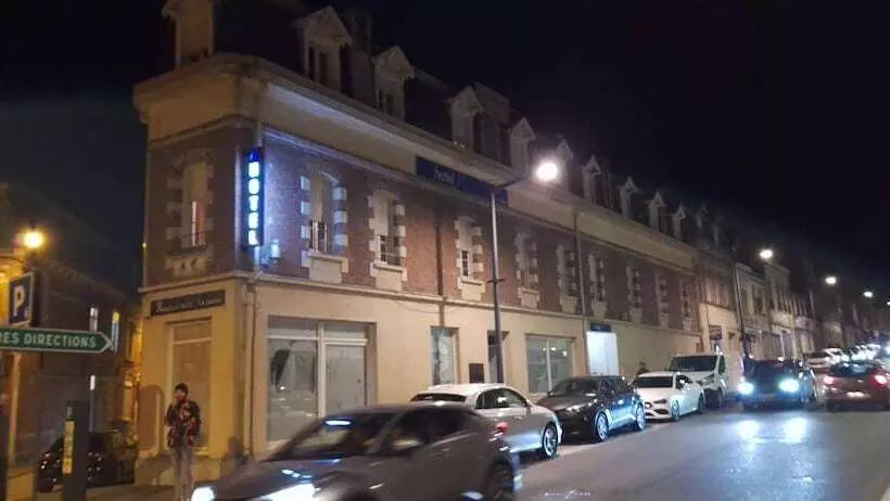ホテル Hôtel Le Saint Quentin