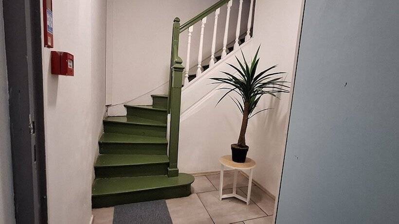 Отель Hôtel Le Saint Quentin