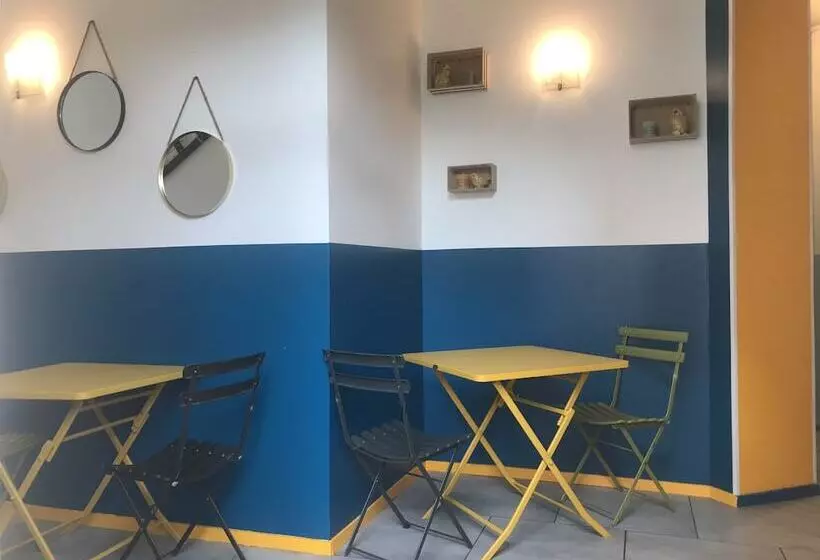 ホテル Hôtel Le Saint Quentin