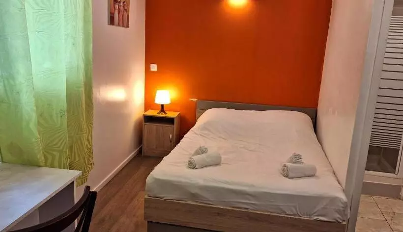 ホテル Hôtel Le Saint Quentin