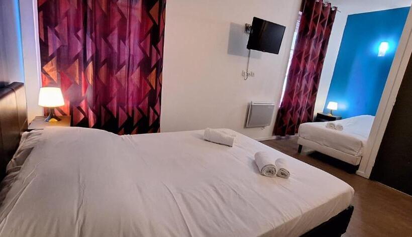 Отель Hôtel Le Saint Quentin