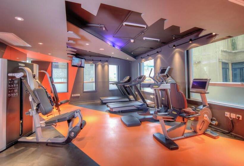 هتل Madera Hollywood