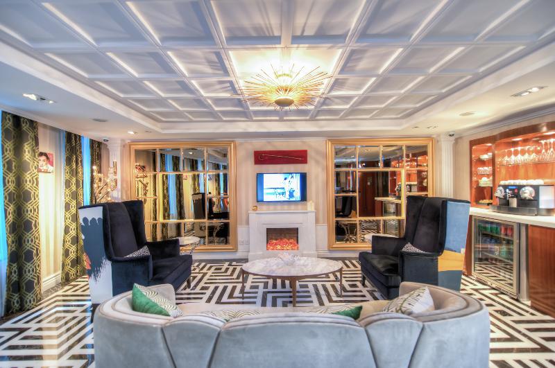 هتل Madera Hollywood