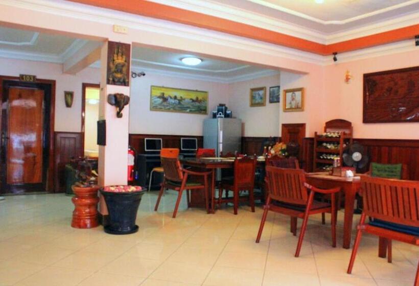 בית מלון כפרי Nawin Palace Guesthouse