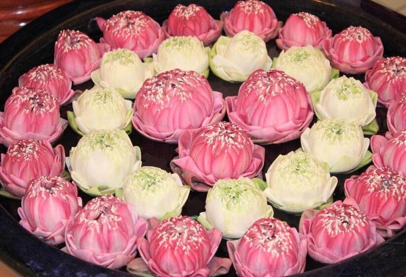 בית מלון כפרי Nawin Palace Guesthouse