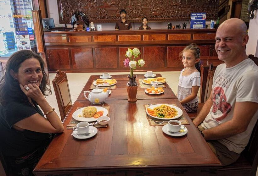 בית מלון כפרי Nawin Palace Guesthouse