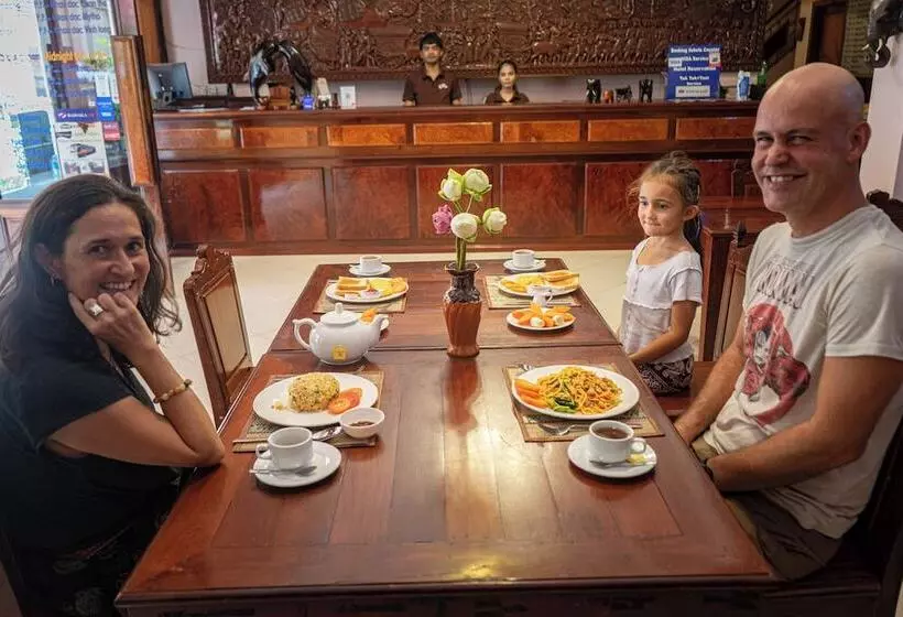 ホテル Nawin Palace Guesthouse