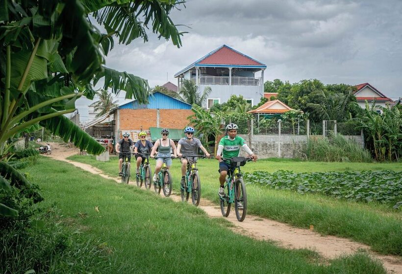 בית מלון כפרי Nawin Palace Guesthouse