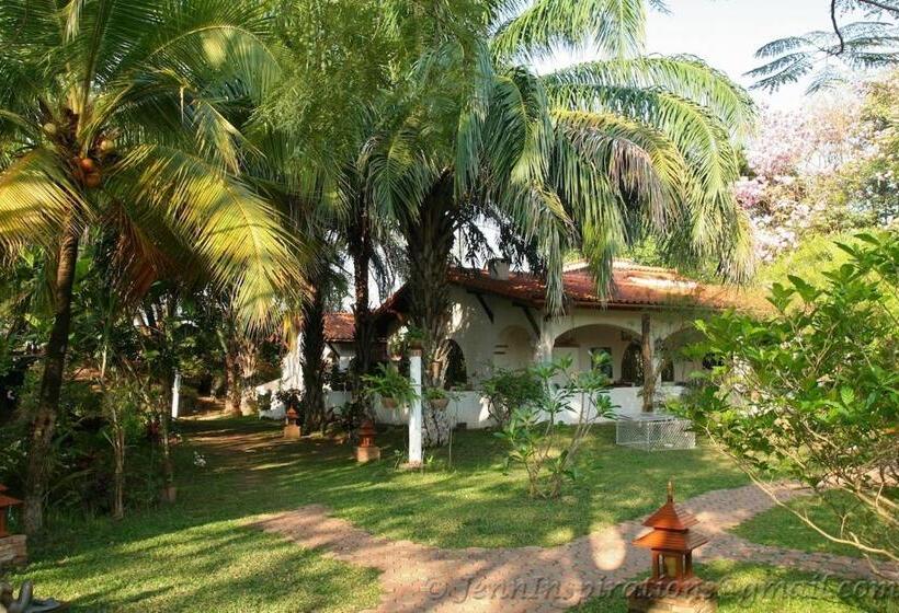 בית מלון כפרי Secret Garden Chiang Mai