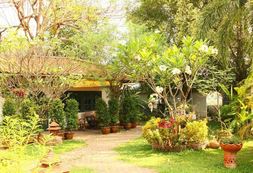 בית מלון כפרי Secret Garden Chiang Mai