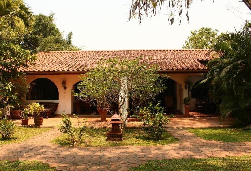 בית מלון כפרי Secret Garden Chiang Mai