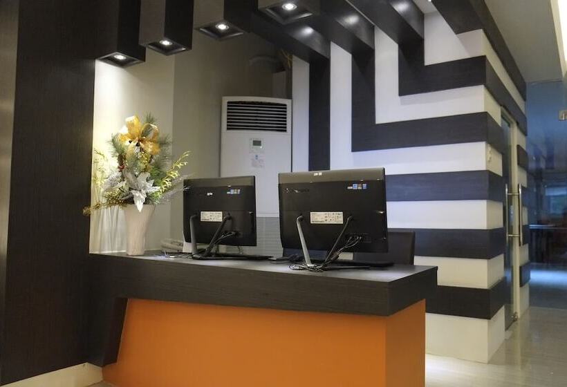 בית מלון כפרי Southpole Central