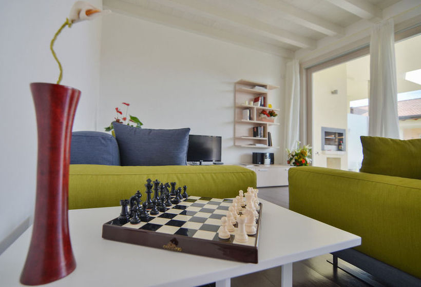 Sirmione Halldis Apartments