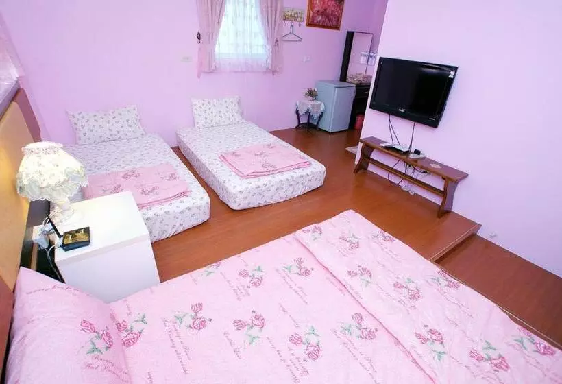 تختخواب و صبحانه Rose Garden Homestay
