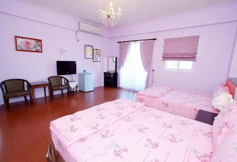 تختخواب و صبحانه Rose Garden Homestay