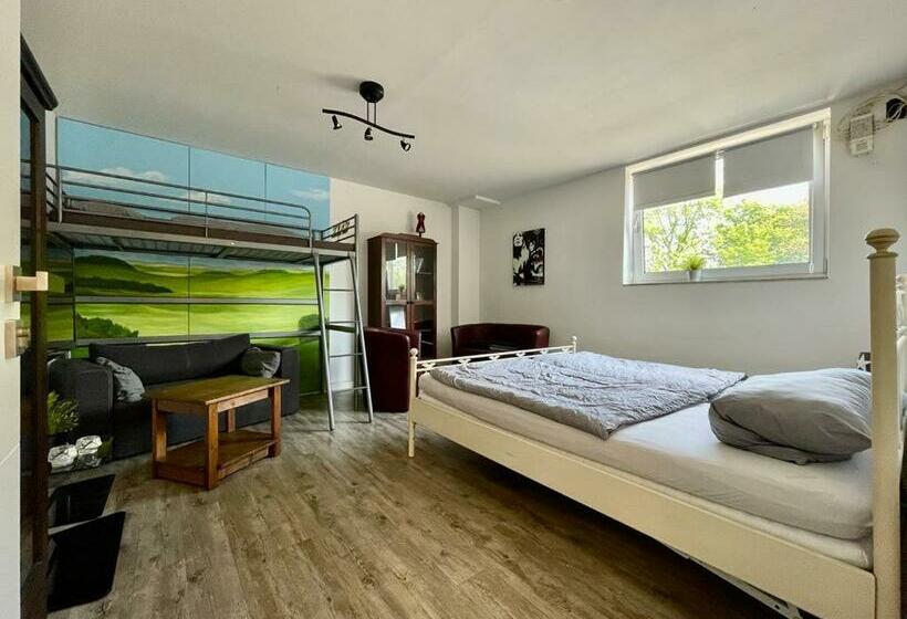 Albergue Winwin Im Westen