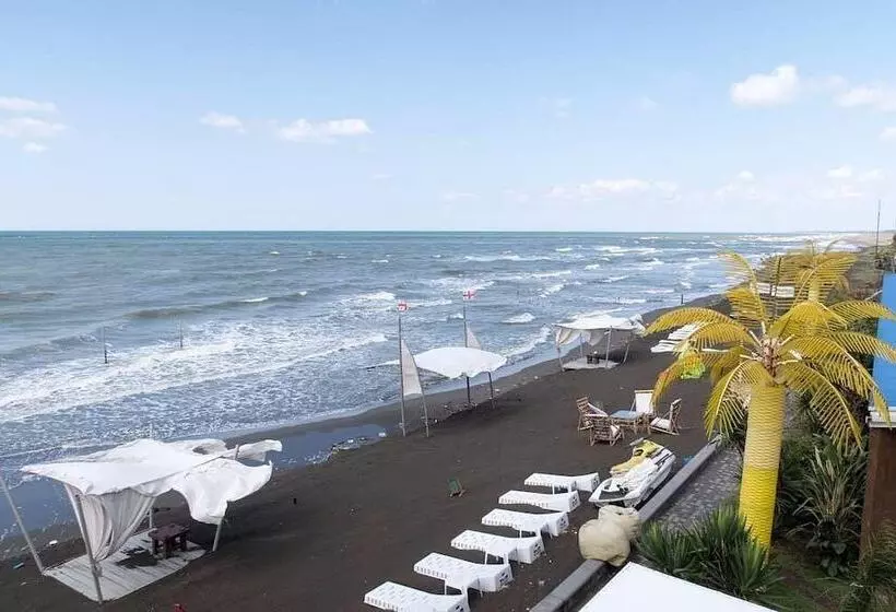 هتل Andamati Beach Resort