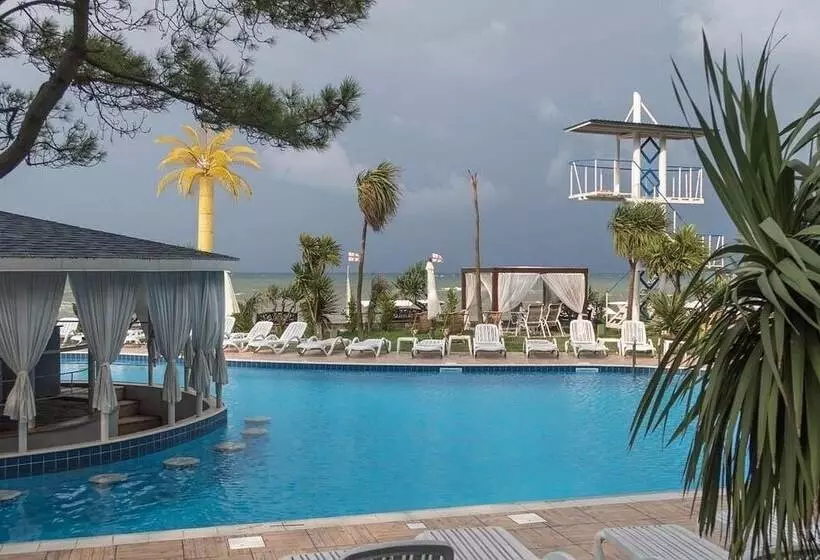 هتل Andamati Beach Resort