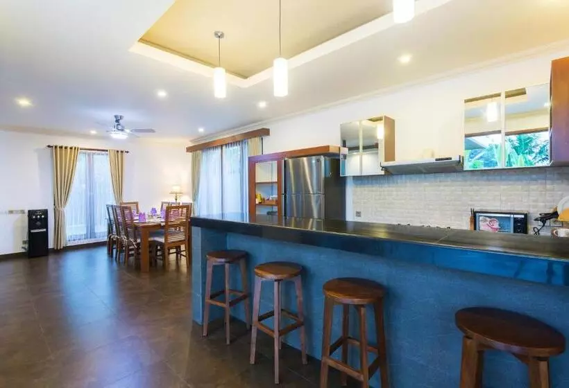 ユースホステル Villa Sabasanti Gianyar