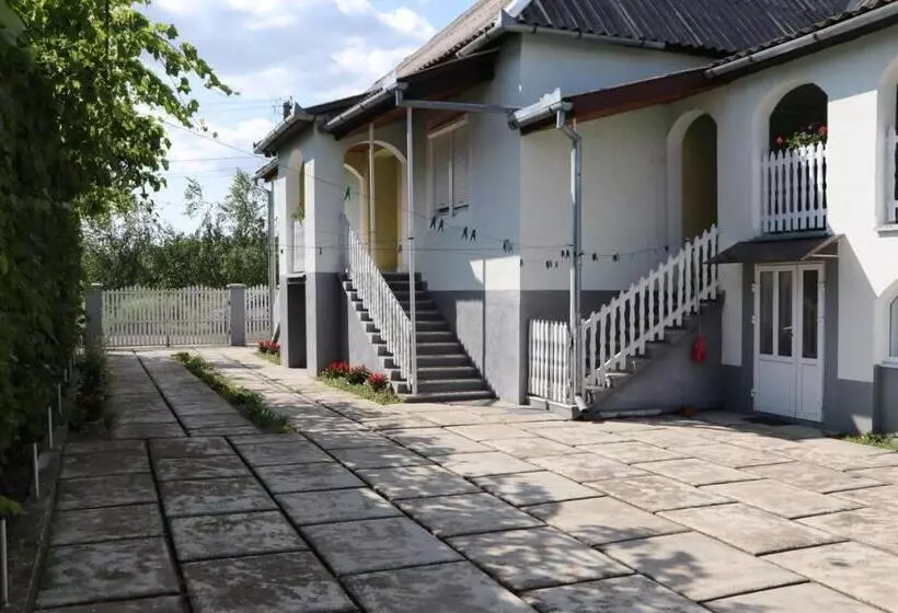 Majatalo садиба анна   термальні води косино