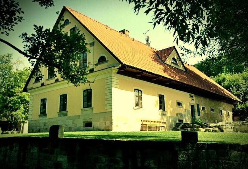 ペンション Bělský Dvůr