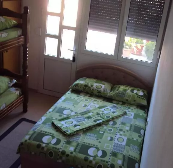پانسیون Planet Rooms