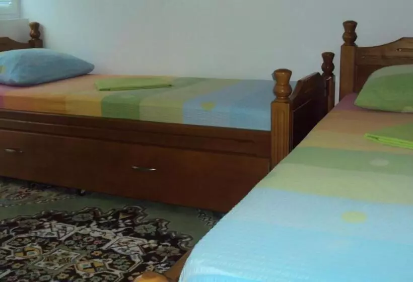 پانسیون Planet Rooms