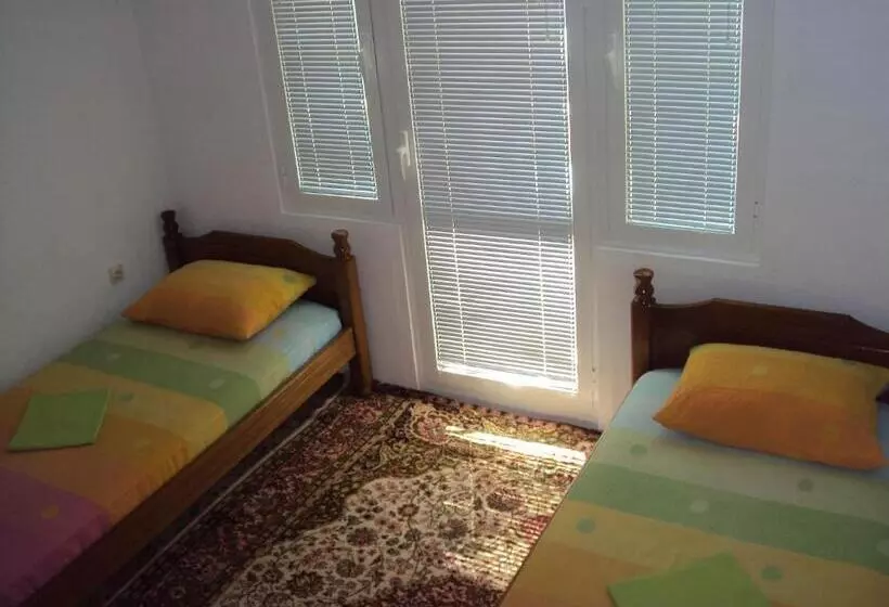پانسیون Planet Rooms