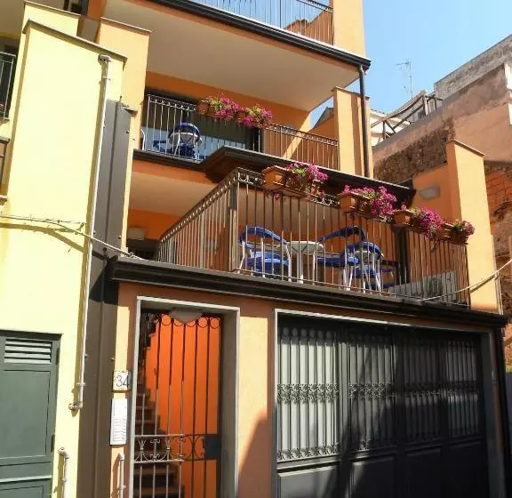 ペンション Acitrezza B&b
