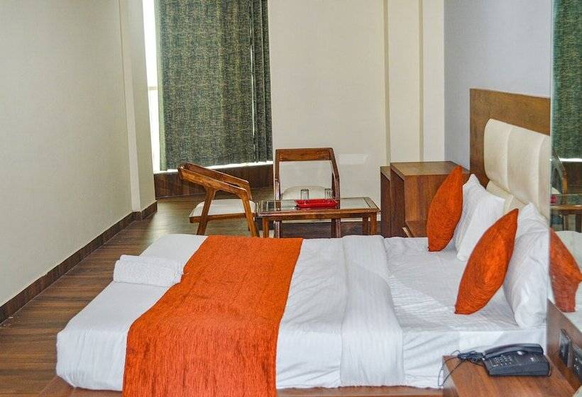 Fabhotel The Golf Inn